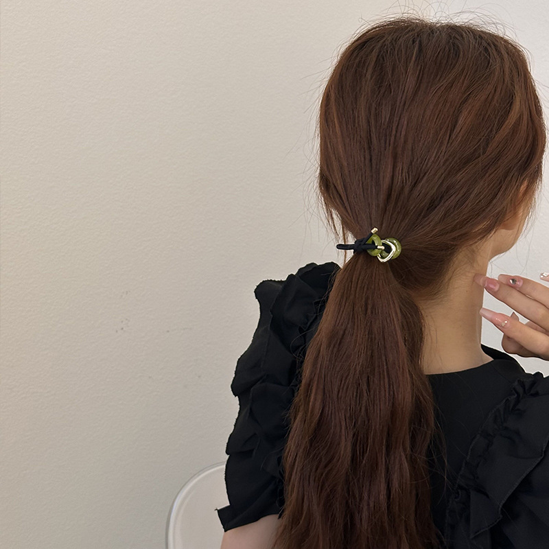 حبل شعر متين عالي المرونة على  - مراجعة Leatherwork Pony وسعره