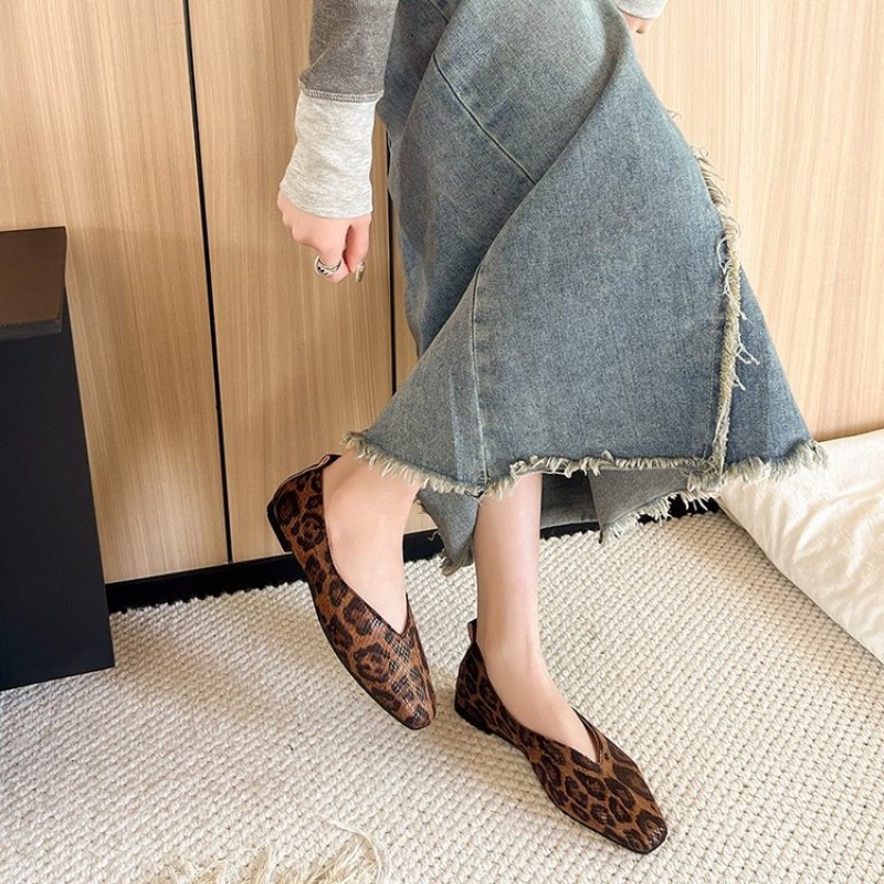 حذاء نسائي جديد بنمط جلد الثعب - مراجعة Leatherwork Free Patterns وسعره