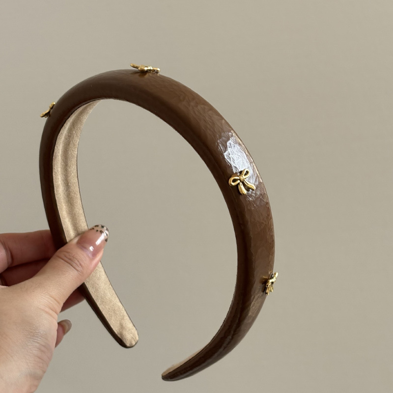 الرجعية الجلود جو القوس الذهبي - مراجعة Leatherwork Pony وسعره