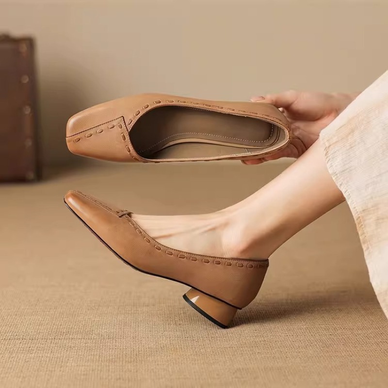 أحذية نسائية أنيقة بمقدمة مربع - مراجعة Leather Work Outfit وسعره