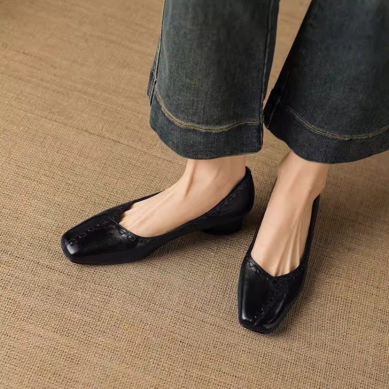 أحذية نسائية أنيقة بمقدمة مربع - مراجعة Leather Work Outfit وسعره