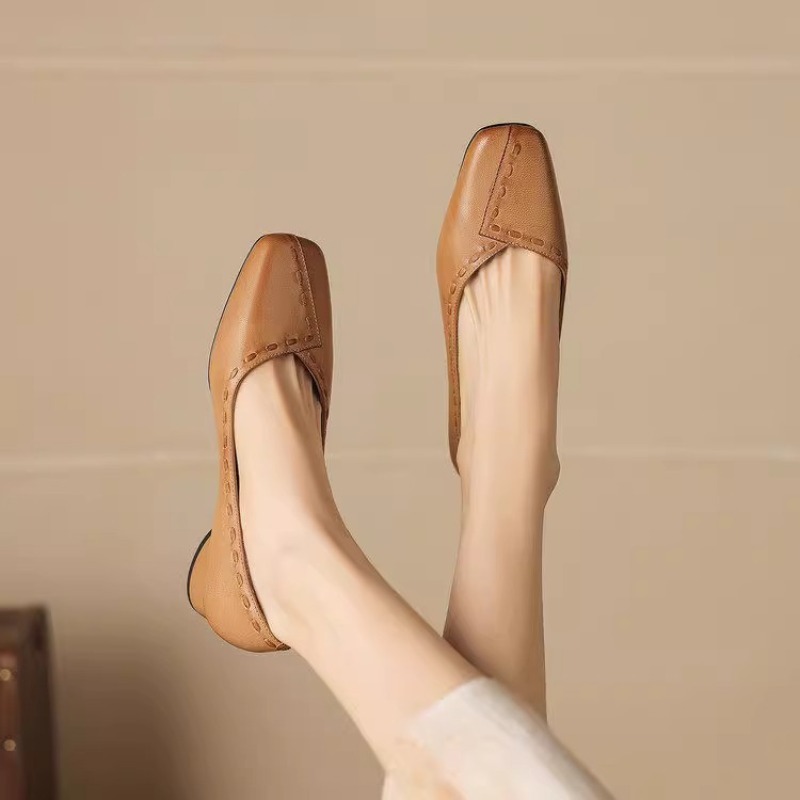 أحذية نسائية أنيقة بمقدمة مربع - مراجعة Leather Work Outfit وسعره