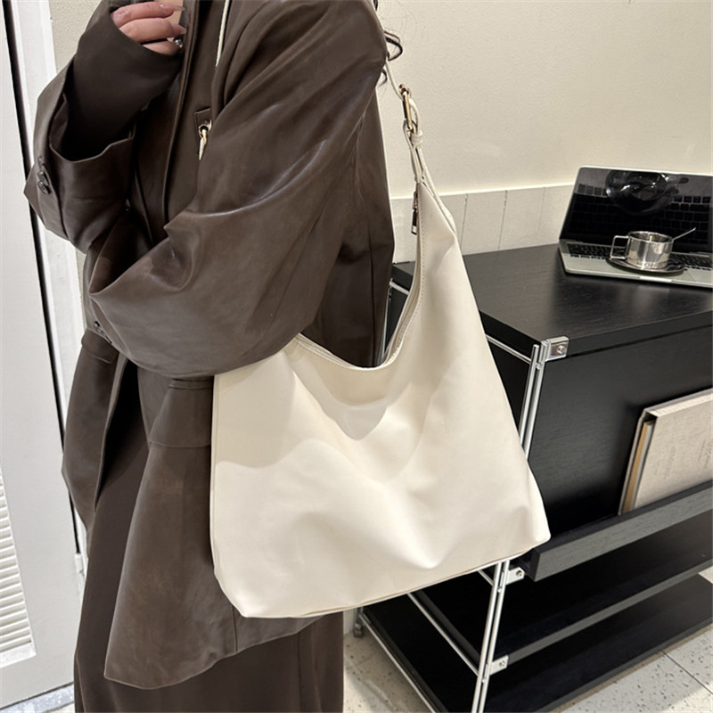 حقيبة كتف أنيقة من الجلد الأسو - مراجعة Leather Work Outfit وسعره